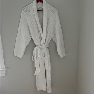 Pottery Barn White Cozy Ribbed Robe Quiet Luxury Spa Resort Size: 44 in x 25 in